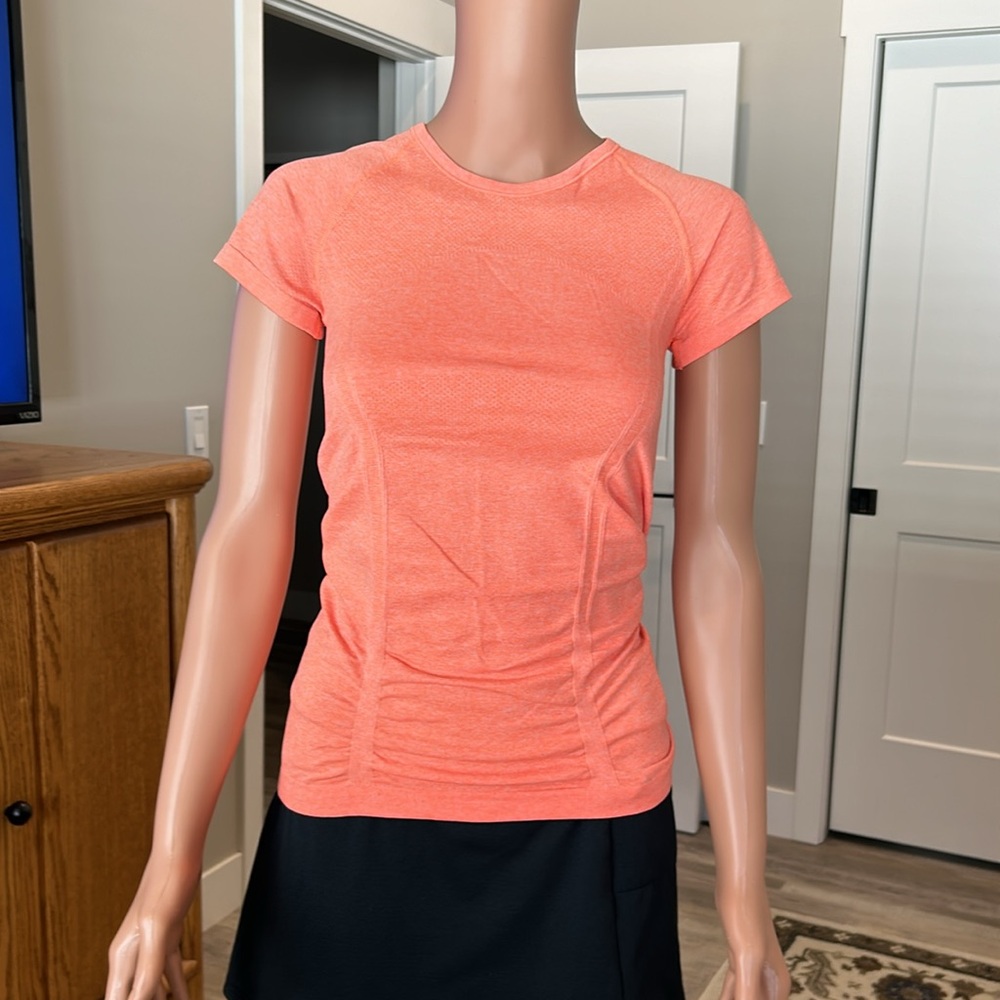 Athleta tee